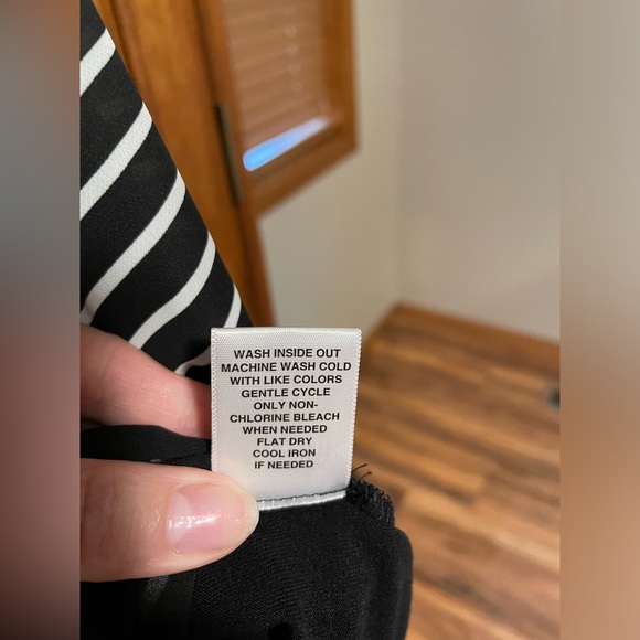 🖤 Striped Top - Picture 6 of 8